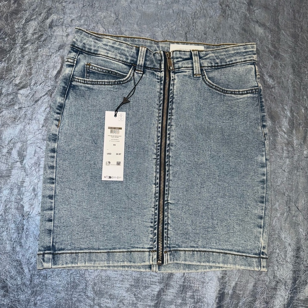 Mini mini skirt with zipper